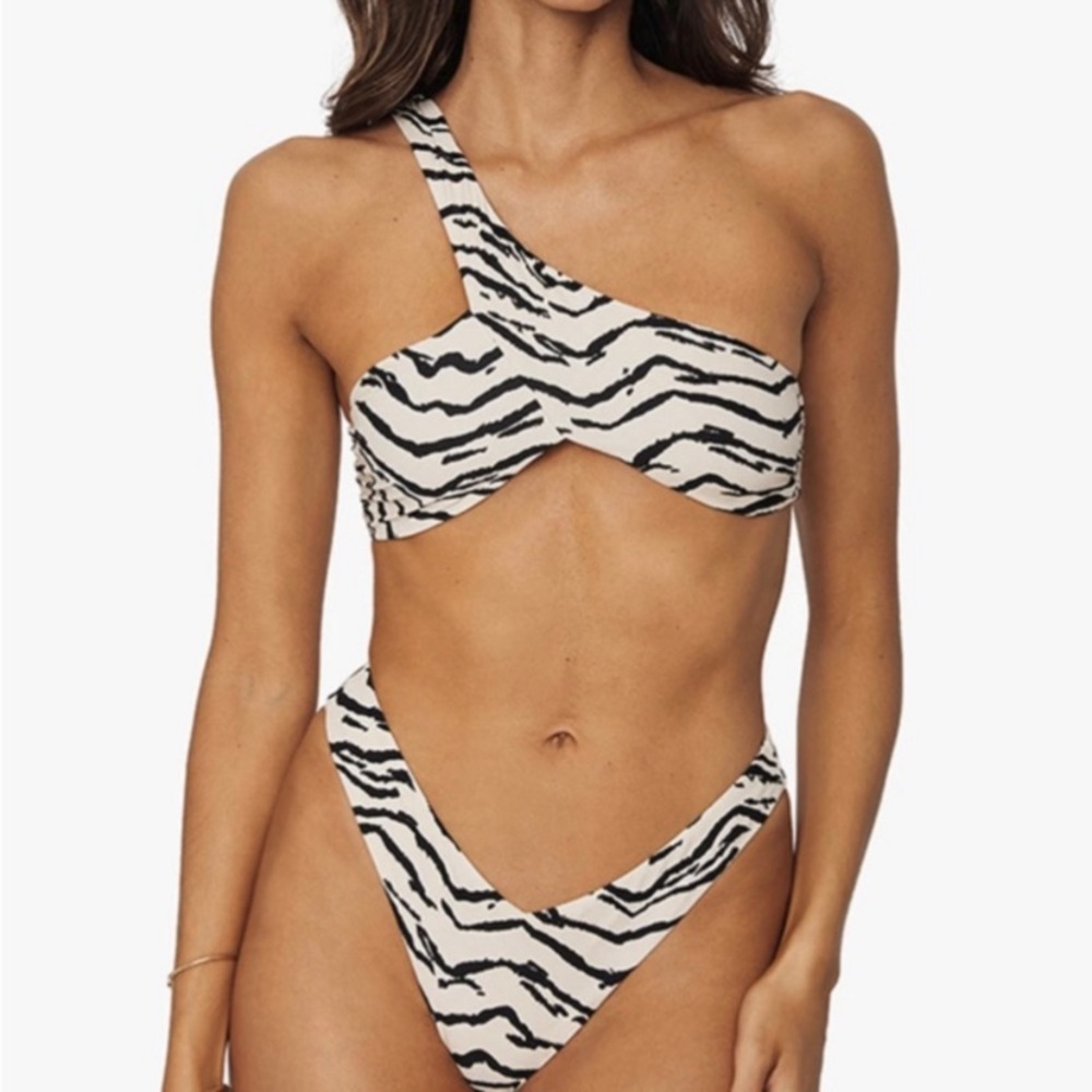 Weworewhat Asymmetrical bikini Tiger one shoulder top NO SIZE TAG